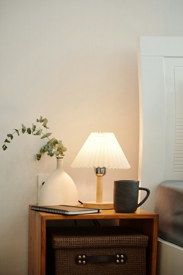 Lampe de chevet rouge : une touche chic pour votre déco